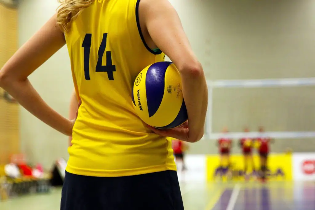 what-is-a-bump-in-volleyball-sporticane